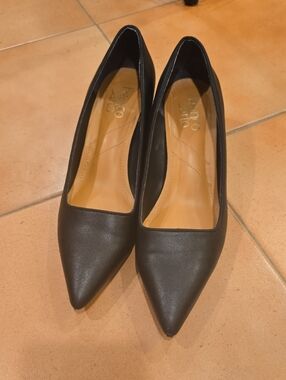 Franco Sarto Black Pointed-Toe Pumps